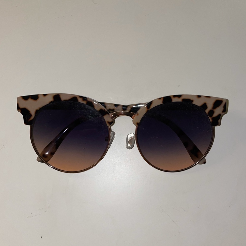 Old Navy leopard print sunglasses